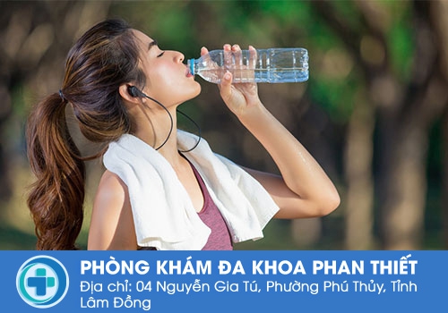 Thói quen uống nước sau đây không ngờ có thể gây hại cho sức khỏe Thói quen uống nước sau đây không ngờ có thể gây hại cho sức khỏe