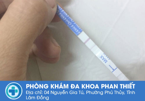 Sử dụng que thử thai là phương pháp được nhiều chị em lựa chọn để kiểm tra thai.