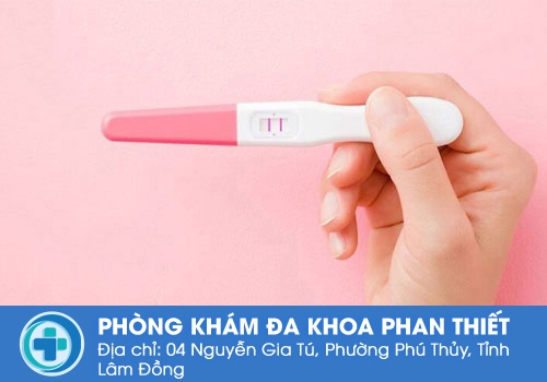 Có thai bao lâu thì thử que lên 2 vạch?